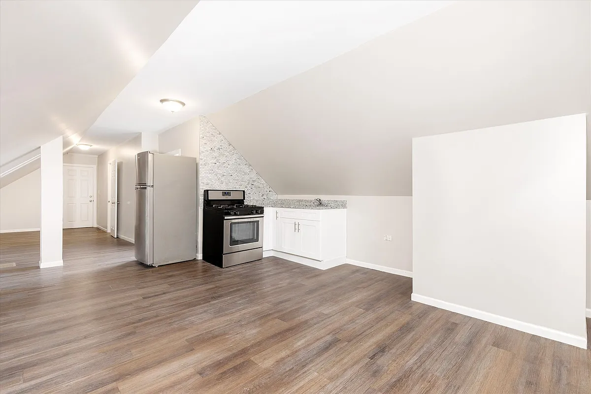 Building Photo - 2246 S Albany Ave #4F