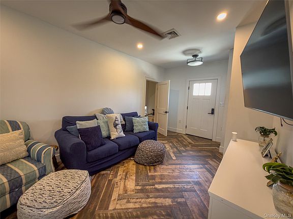 5th image of 723 W Olive Street