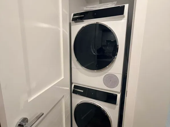 38-20 Parsons Boulevard image 5 of 6