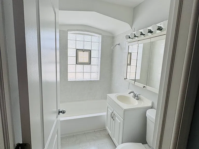 4925 S Leamington Ave — Photo 10