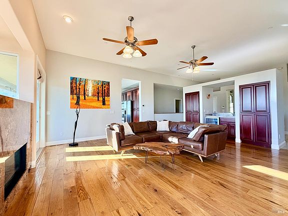 4th image of 702 Montebello Drive