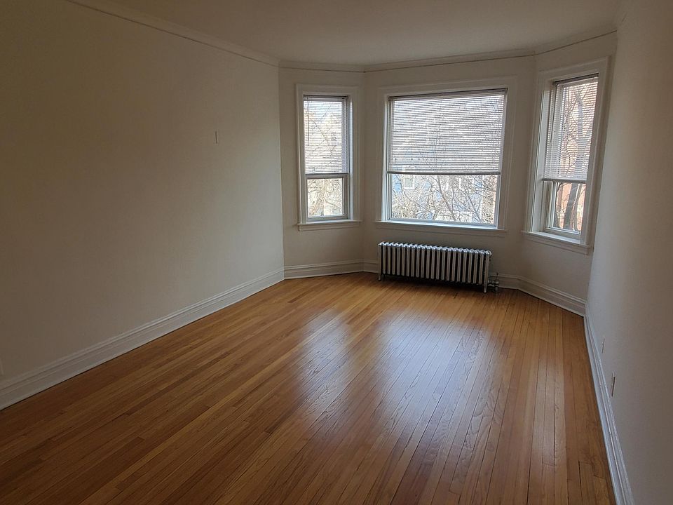 1st image of 1702 N Richmond St #206