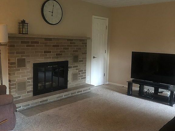 3rd image of 45284 Winchester Cir
