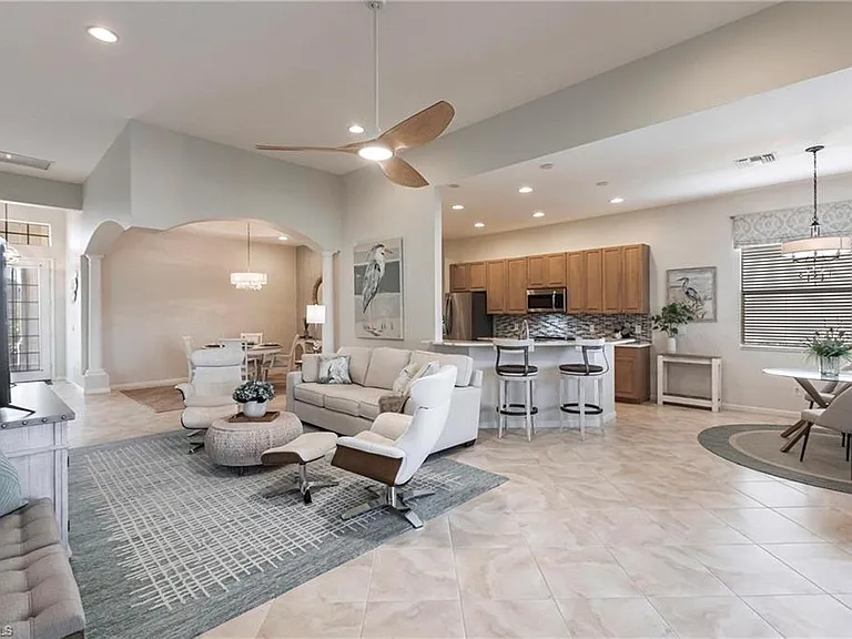 3920 Lakeview Isle Ct — Photo 17