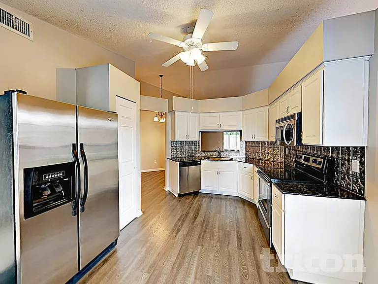 1718 Brandon Trace Ave — Photo 8