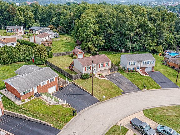 3rd image of 215 Eleanor Dr
