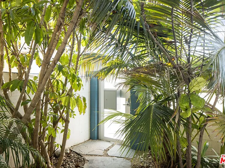 1347 Palisades Beach Rd — Photo 33