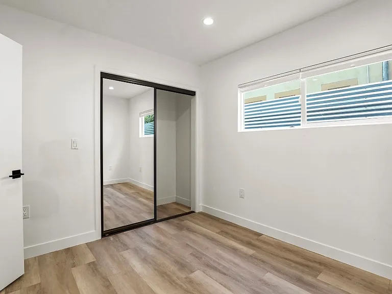 2561 W Avenue 30 E #E — Photo 9