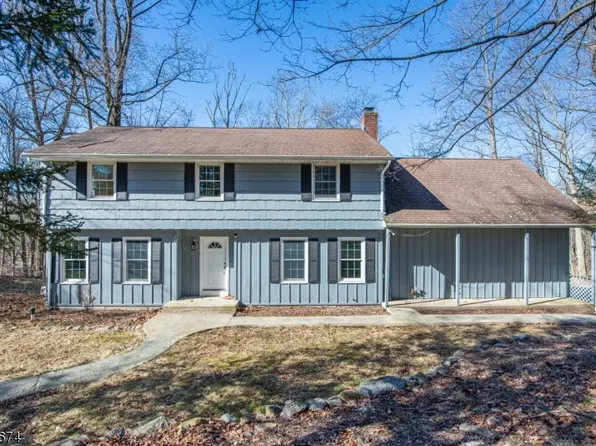 10 Poinsetta Ct, Kinnelon Boro, NJ 07405