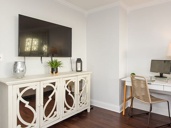 3rd image of 100 Manhattan Ave APT 1716