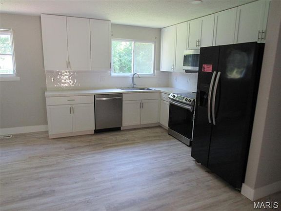 3rd image of 815 Briarbrae Dr