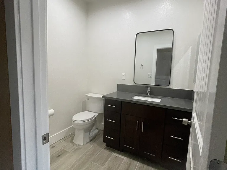 1/2 Bathroom