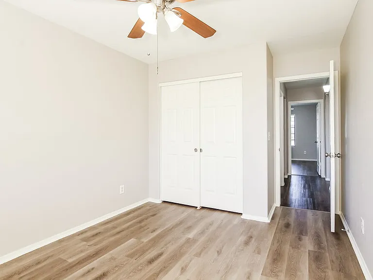 8727 W Sierra Vista Dr — Photo 11