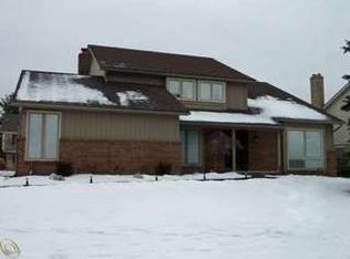 29756 White Hall Dr, Farmington Hills, MI