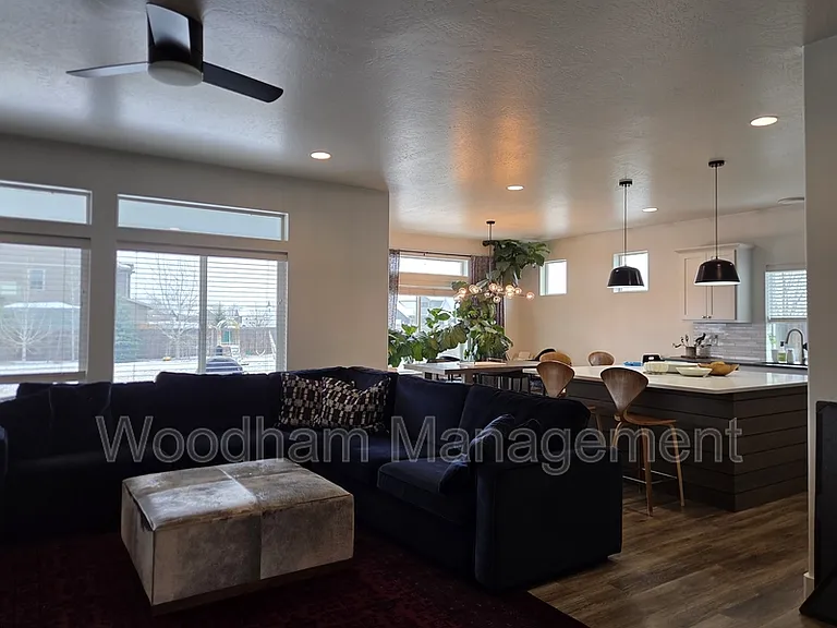 98 Caitlin Rd — Photo 9