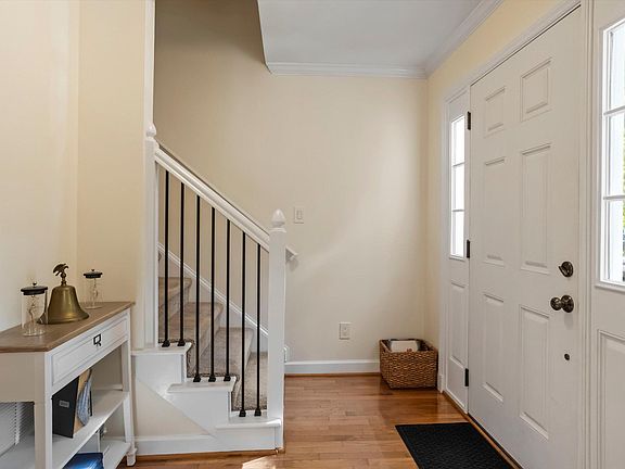 5th image of 6707 Queen Annes Dr