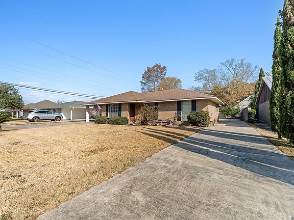 3rd image of 2054 Rowcliff Dr