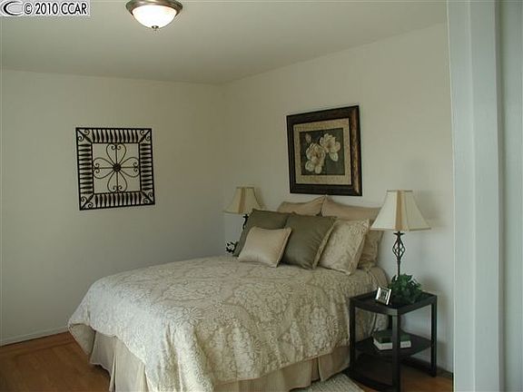 5th image of 5244 Seaview Ave