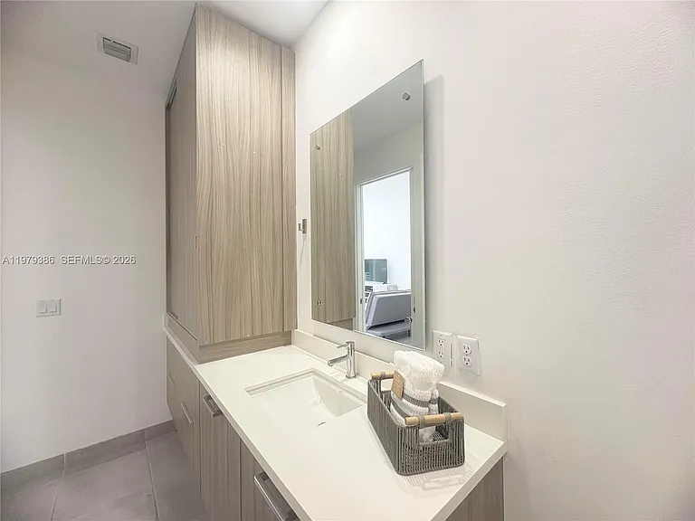 1045 NE 18th Ave #304 — Photo 14