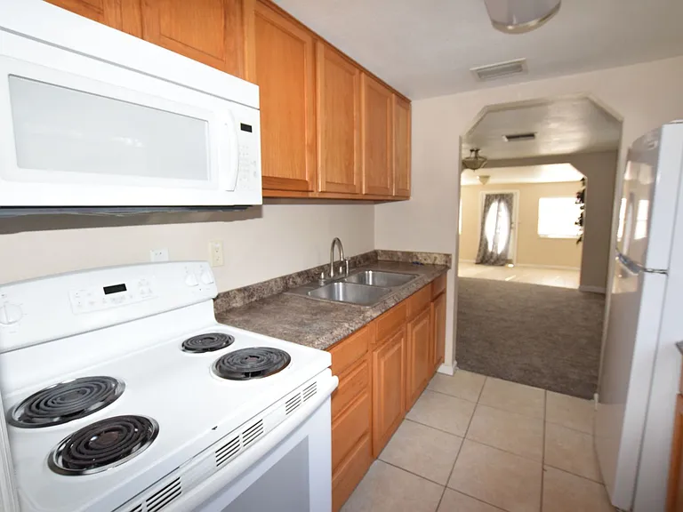 317 E Barnes Ave — Photo 22