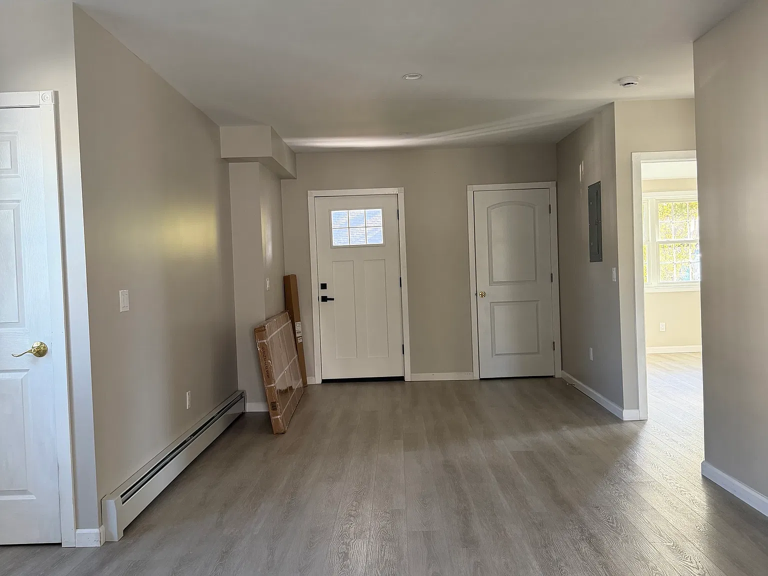 3 bed, 3.0 bath, 1892 sqft, $2,200 — Photo 3