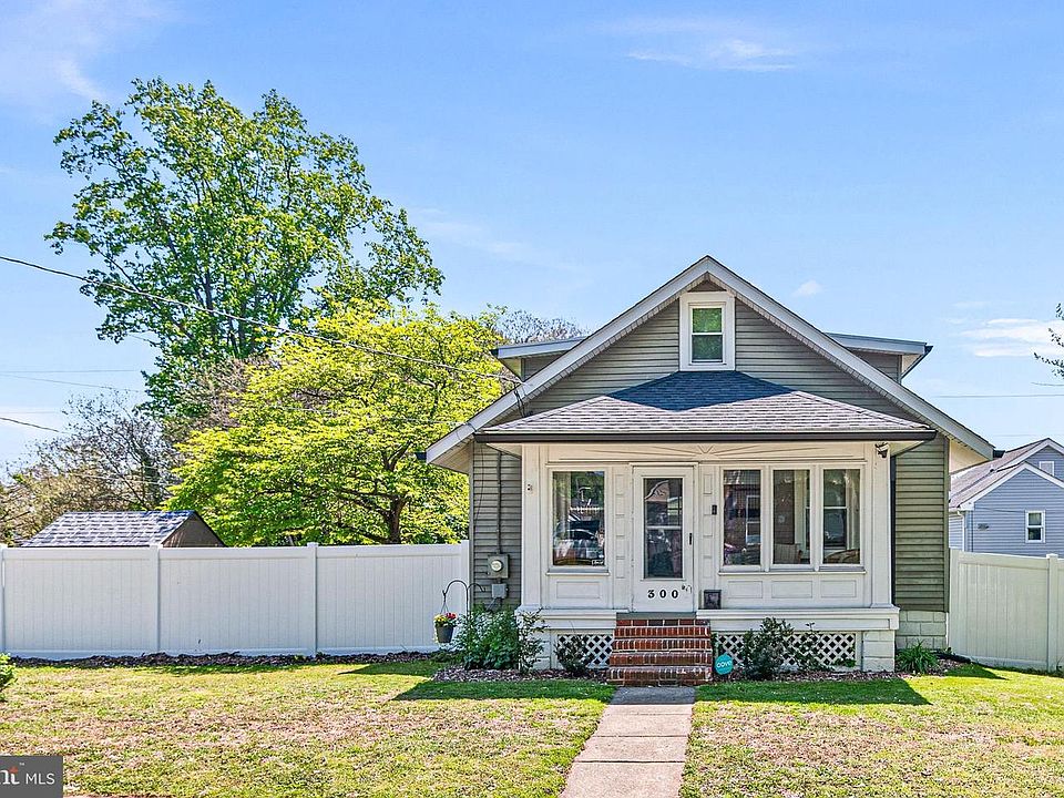 1st image of 300 Colonial Ave