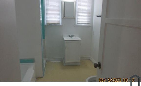 3rd image of 2286 1/2 W Adams Blvd