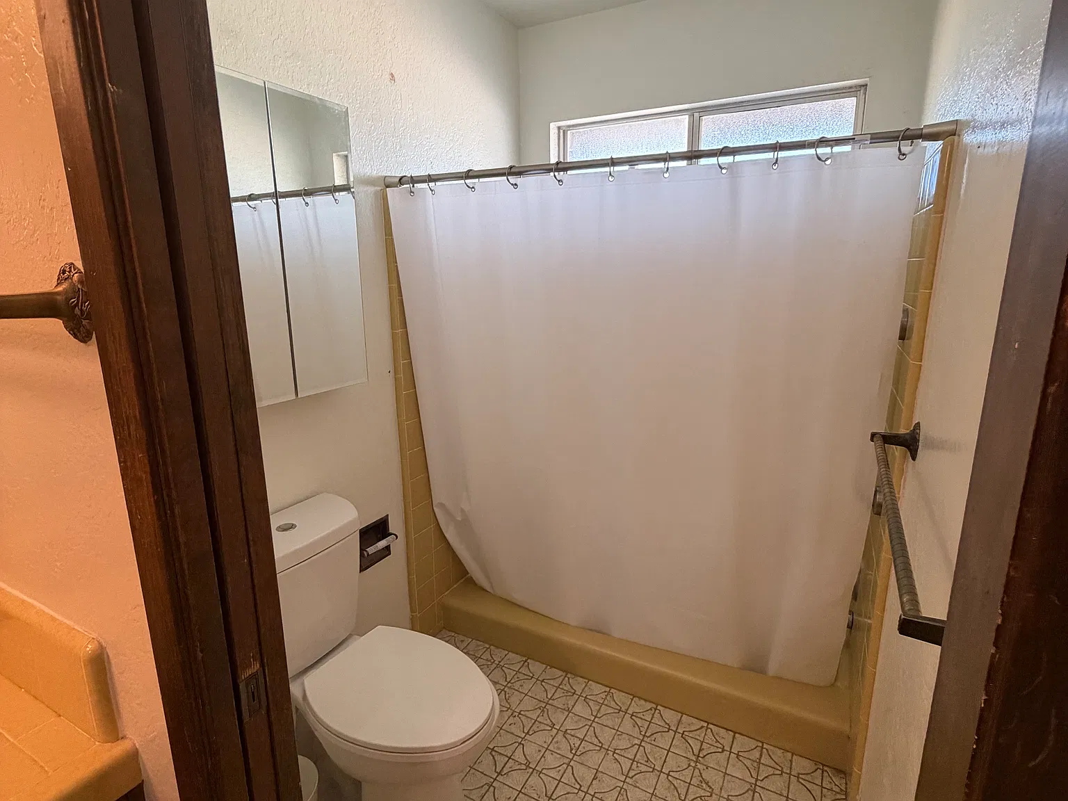 3 bed, 1900 sqft, $2,700 — Photo 4