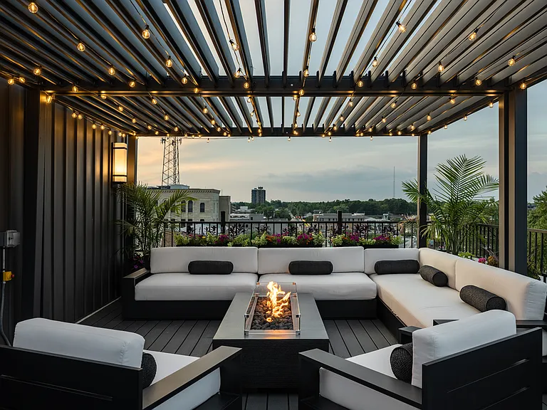 Rooftop Lounge Ideal for Watching a Sports Games or Vibin' with a Friend