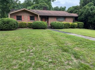 1206 Bridgepoint Rd, Greensboro, NC 27405