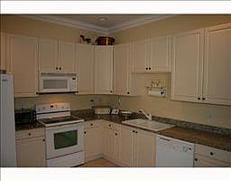5th image of 3367 Lakeside Dr #28