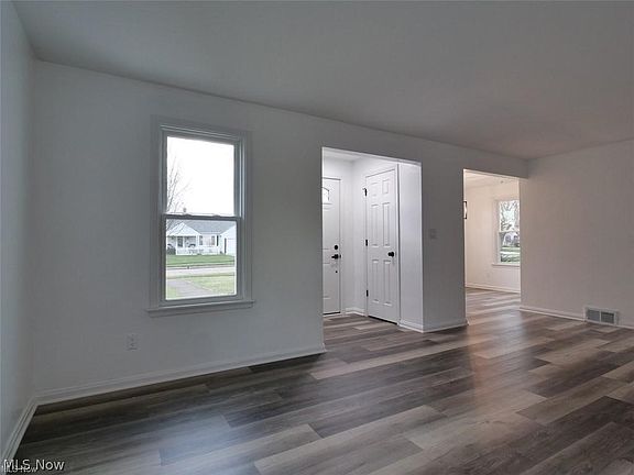 2nd image of 2224 S Jefferson Blvd