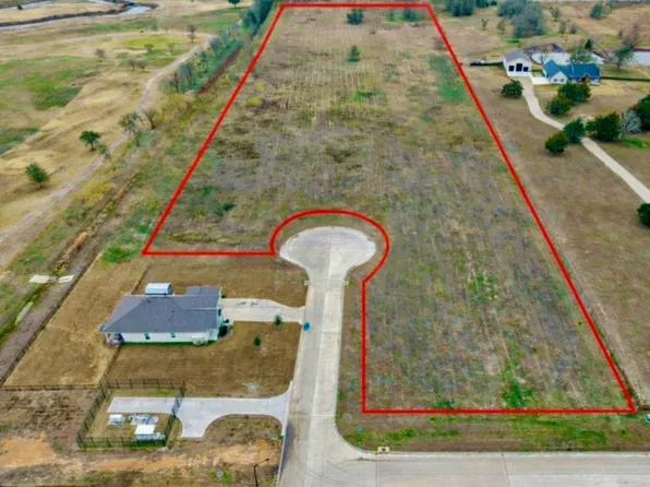 48 9th St, Navasota, TX 77868