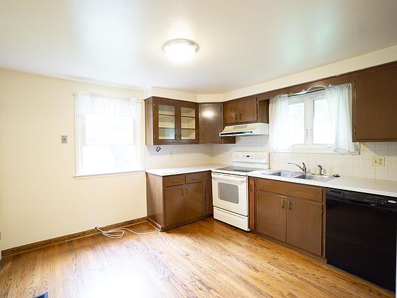 5th image of 123-125 Houston Ave