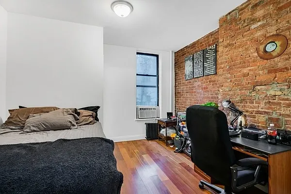 Rented by Universal Realty Group | media 14