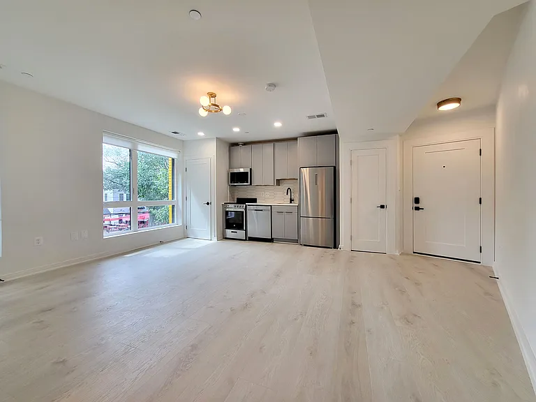4710 41st St NW #201 — Photo 7