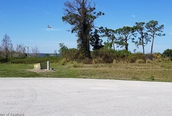 3rd image of 227 S Bear Pointe Dr