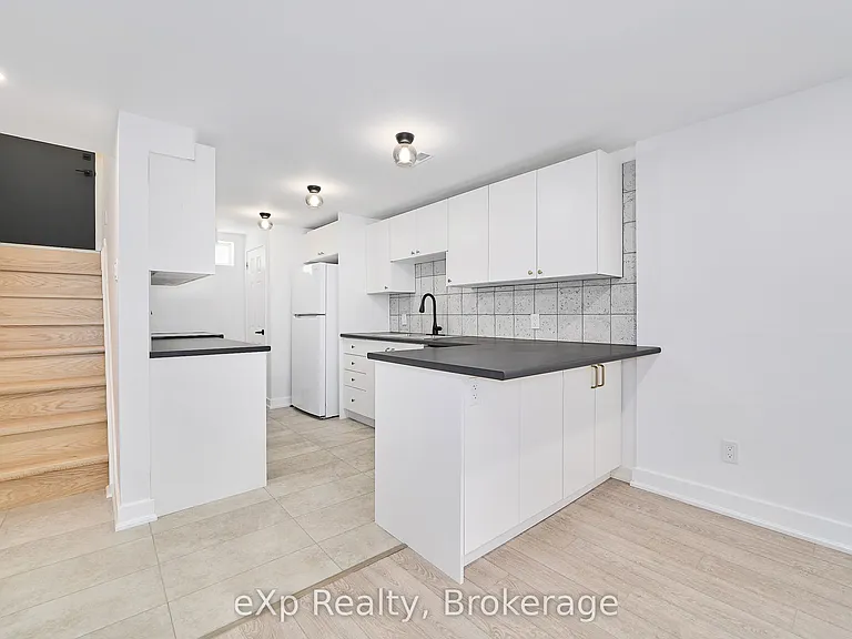 111 Riverside Dr N — Photo 5