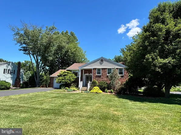 26 Heather Rd, Churchville, PA 18966