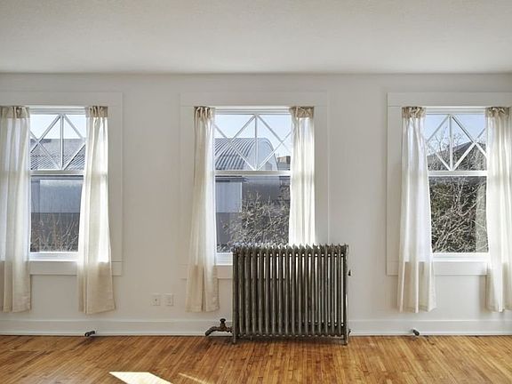 4th image of 1721 University Ave SE