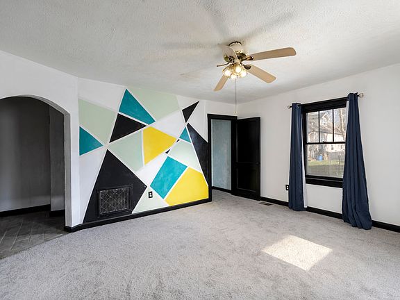 5th image of 306 W 2nd St