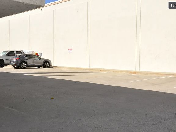 4th image of 121 E Live Oak St #11301856
