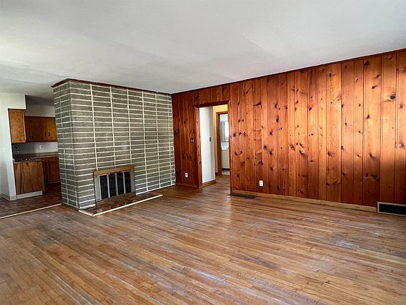 2nd image of 323 Ferguson Ct
