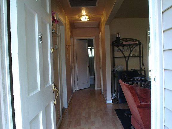 4th image of 304 Cedar St