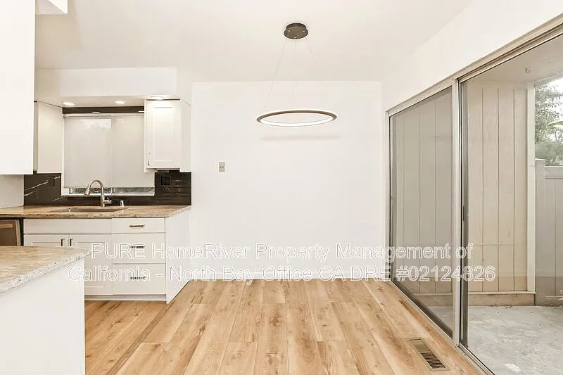 3 bed, 2.5 bath, 1260 sqft, $2,800 — Photo 4