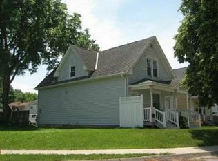 407 C Ave NW, Cedar Rapids, IA 52405