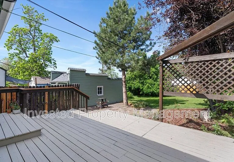 3077 Benton St — Photo 29
