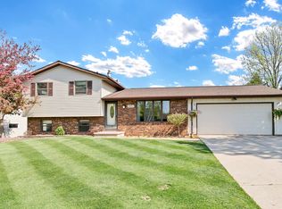 2651 Vicki Ln, Green Bay, WI 54311