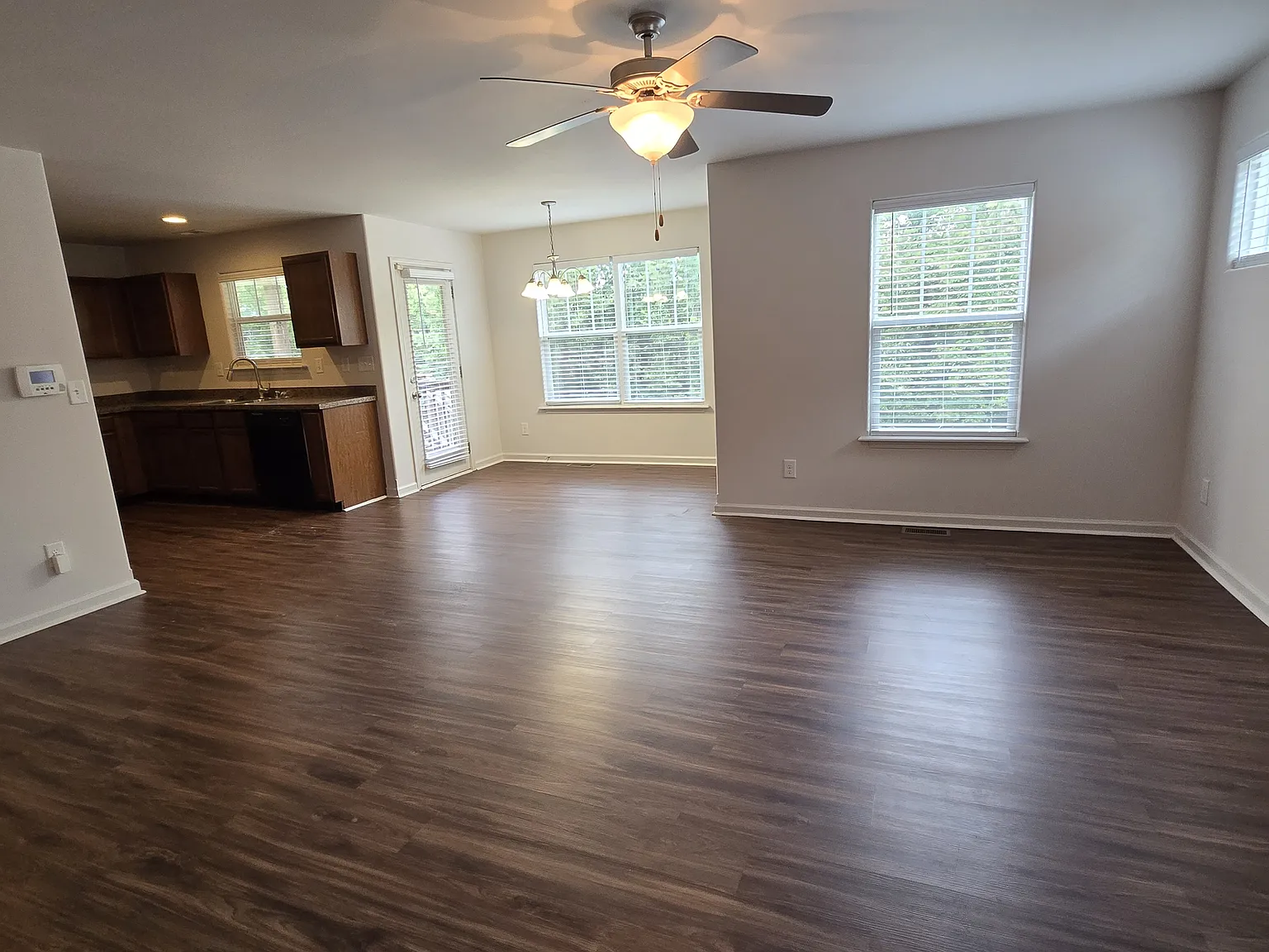 3 bed, 2.5 bath, 1566 sqft, $2,395 — Photo 3