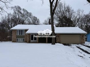 8355 Pleasant View Dr, Mounds View, MN 55112